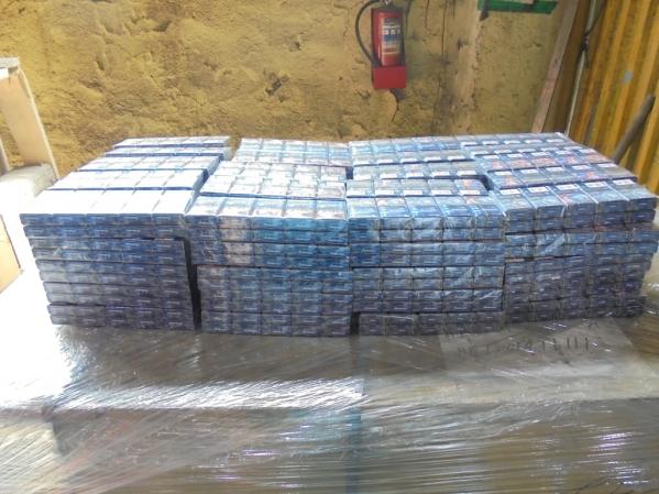 В Кольцово таможенники задержали 10 тысяч пачек сигарет из Бишкека - Фото 2