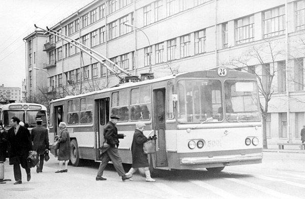 «В середине – жара, в конце салона – холод». Как работал современный свердловский троллейбус в 1980-х в спецпроекте «Е-транспорт» - Фото 4