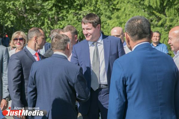 В Екатеринбурге в сквере у УрГПУ открыли аллею Дружбы Народов - Фото 5