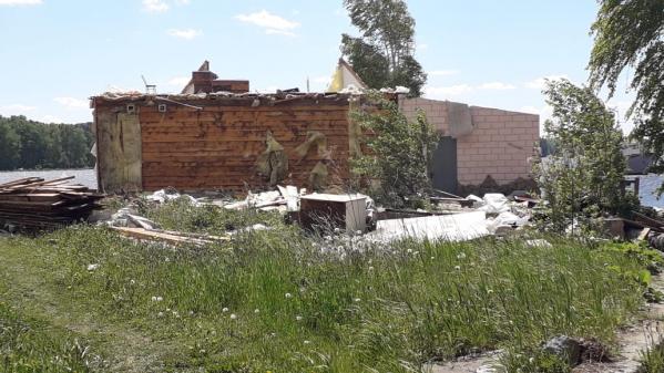 На берегу Белоярского водохранилища снесли незаконное кафе «Цунами» - Фото 5