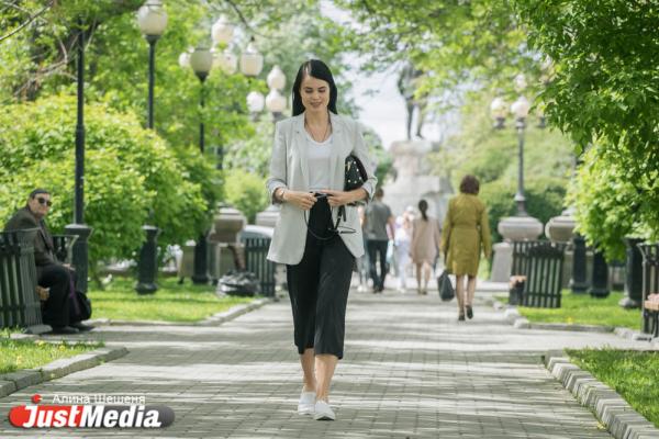 Евгения Петрова, банковский работник: «Я люблю лето. В это время года всегда хорошее настроение». В Екатеринбурге +16, ожидаются грозы - Фото 5