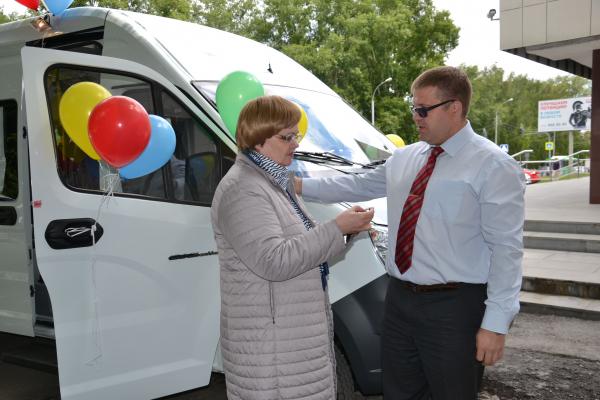 В Свердловской области появился еще один автомобиль для доставки пенсионеров из сел и отдаленных территорий в больницы - Фото 2