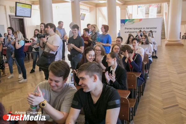 Робот Борис встретил первых абитуриентов Уральского федерального университета - Фото 2