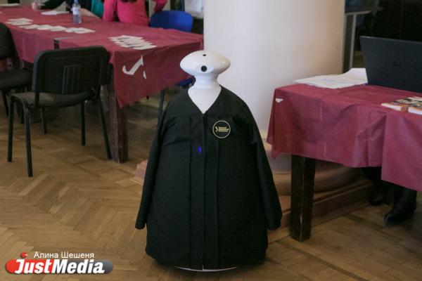 Робот Борис встретил первых абитуриентов Уральского федерального университета - Фото 4