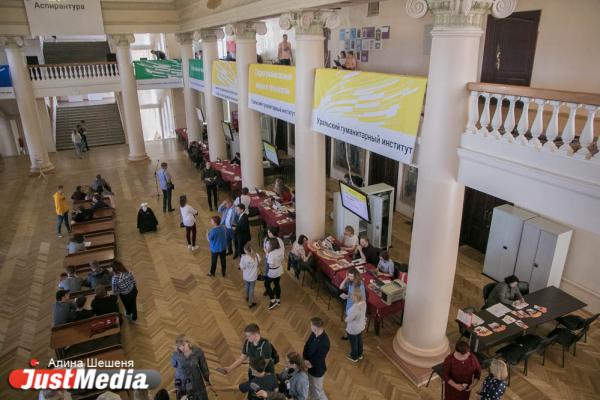 Робот Борис встретил первых абитуриентов Уральского федерального университета - Фото 12