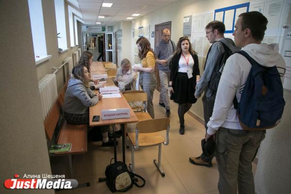 Робот Борис встретил первых абитуриентов Уральского федерального университета - Фото 14