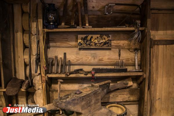 Тулуп Коковани, столетние липы и ретро-наковальня. В доме-музее Бажова открылся летний - Фото 7