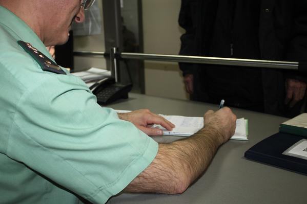 В Каменске-Уральске 54-летняя местная жительница принесла в суд необычный нож  - Фото 2