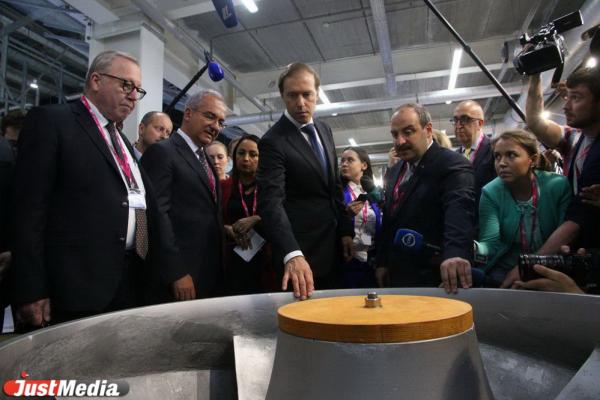 Министр Мантуров заинтересовался насосами для атомных станций и попробовал турецкую яичницу на открытии и ИННОПРОМа - Фото 8