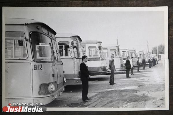 Денег и запчастей нет, начались массовые увольнения. О том, как екатеринбургские автобусники встретили 1990-е годы, в спецпроекте «Е-транспорт» - Фото 7