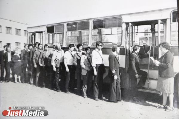 Денег и запчастей нет, начались массовые увольнения. О том, как екатеринбургские автобусники встретили 1990-е годы, в спецпроекте «Е-транспорт» - Фото 8