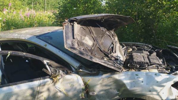 На Серовском тракте перевернулась Mazda 3, и пожилая пассажирка вылетела через лобовое стекло - Фото 2