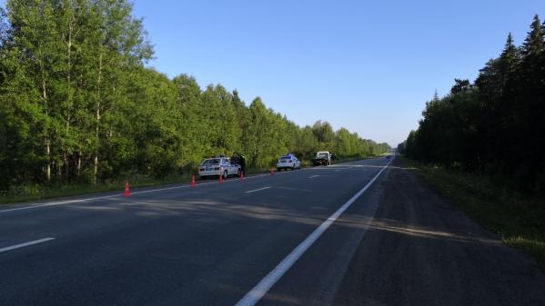 На Серовском тракте перевернулась Mazda 3, и пожилая пассажирка вылетела через лобовое стекло - Фото 3