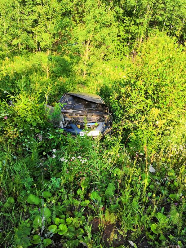 На Серовском тракте перевернулась Mazda 3, и пожилая