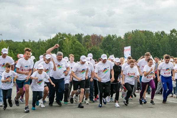 Забег ради жизни, гонки на дрезинах и футбол роботов. В Екатеринбурге с размахом отметили День железнодорожника - Фото 3