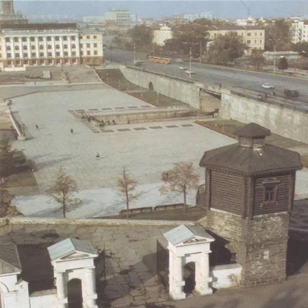 Здесь хранили лопаты и жили заводчане. Рассказываем малоизвестные факты из жизни водонапорной башни на Плотинке  - Фото 2