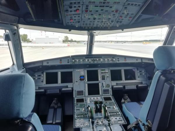 В Екатеринбурге таможенники оформили новенький Airbus A320neo, прибывший из Франции  - Фото 2