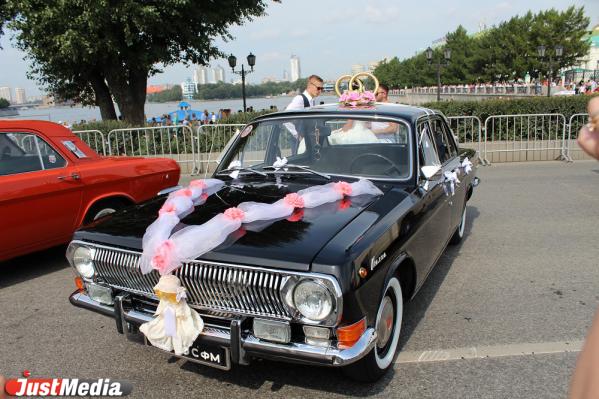 Автомобили, кошки и картон: как в Екатеринбурге отпраздновали День города  - Фото 3