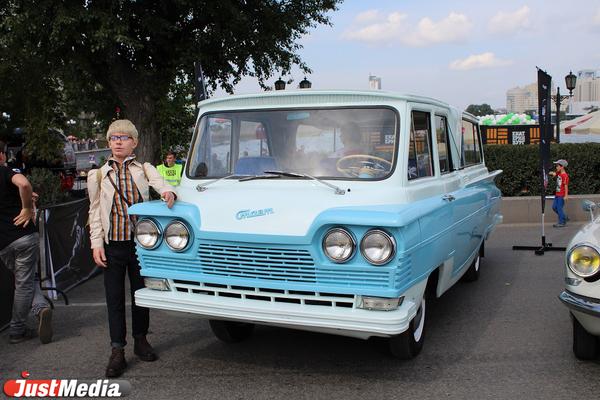 Автомобили, кошки и картон: как в Екатеринбурге отпраздновали День города  - Фото 6