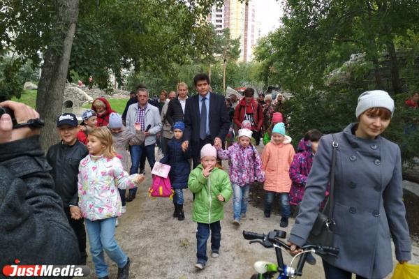 В Екатеринбурге вновь открылся сквер первых строителей МЖК на ЖБИ - Фото 5
