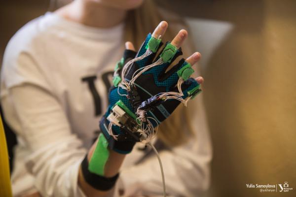 Батареи для электромобилей, языки при помощи VR и уникальный протектор для двигателей. УрФУ показал последние инновационные проекты - Фото 9