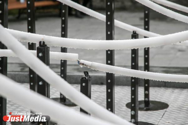 Мэрия Екатеринбурга отремонтирует поломанный световой фонтан в сквере Попова - Фото 4