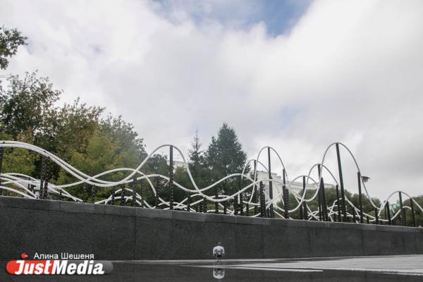 Мэрия Екатеринбурга отремонтирует поломанный световой фонтан в сквере Попова - Фото 5