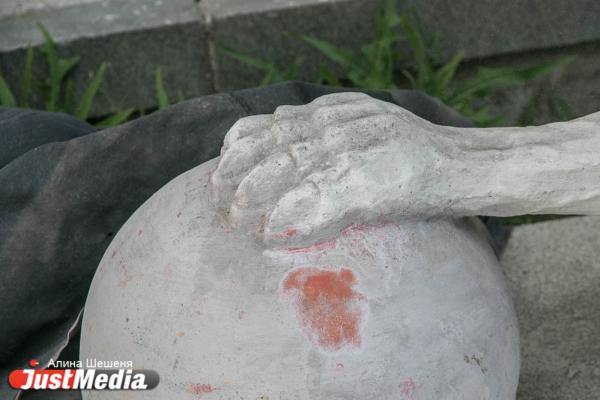 Спустя четыре месяца: львов из сквера за Оперным только начали реставрировать - Фото 5