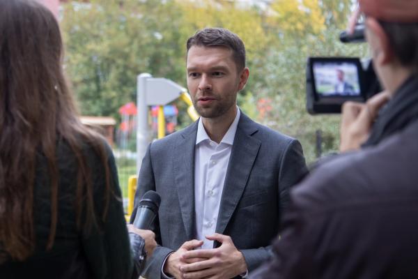 Депутат Вихарев помог благоустроить дворы на Баумана - Фото 3