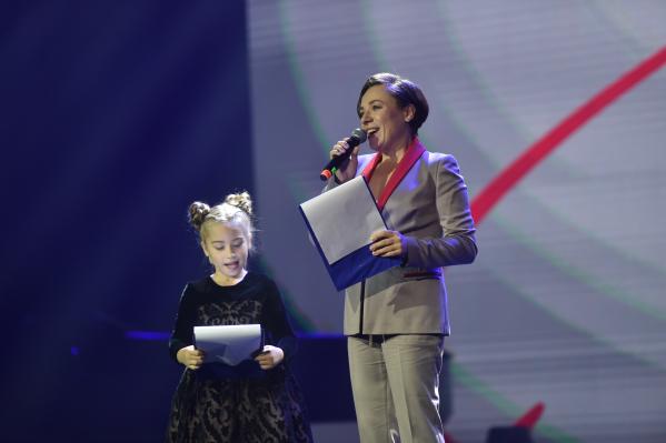 В Екатеринбурге отгремело торжество в честь Благотворительного фонда  «Дети России». «Космос» заполонили подопечные фонда, актеры и музыканты - Фото 5