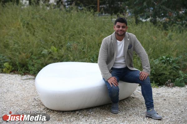 Ведущий Семен Сокол: «Абсолютно без разницы, какая погода. Важно – кто с тобой рядом». В Екатеринбурге +12 - Фото 2