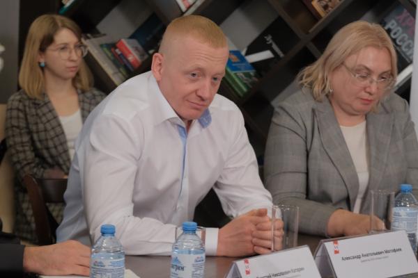 «Это важный шаг к модернизации системы взаимодействия властей с жителями». Эксперты обсудили проведение первого в России общегородского опроса по храму  - Фото 3