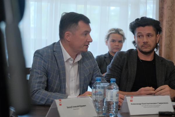 «Это важный шаг к модернизации системы взаимодействия властей с жителями». Эксперты обсудили проведение первого в России общегородского опроса по храму  - Фото 4