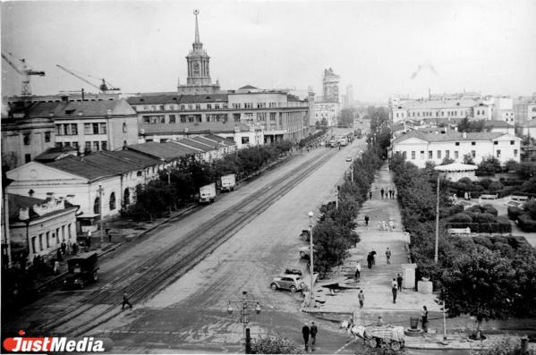Старый толкучий рынок в Екатеринбурге с обжорными рядами превратился в сквер с памятником Сталину и Ленину - Фото 13