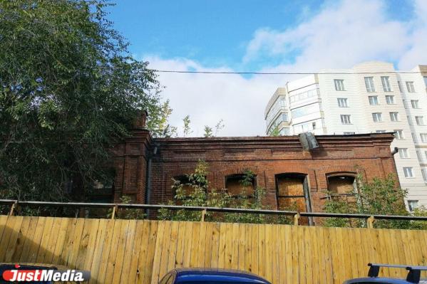В Екатеринбурге рельеф Вознесенской горки сделал здание земской школы разноэтажным   - Фото 4