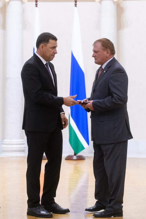  Евгений Куйвашев поблагодарил УГМК за ледовые арены, техуниверситет и современные медцентры - Фото 6