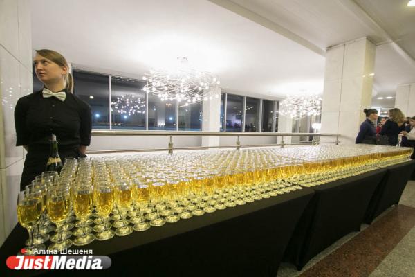 «В 90-е убивали людей». Как в Екатеринбурге награждали бизнесменов под стеб Урганта и песню Монеточки  - Фото 2