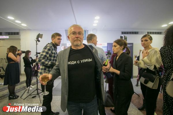 «В 90-е убивали людей». Как в Екатеринбурге награждали бизнесменов под стеб Урганта и песню Монеточки  - Фото 5