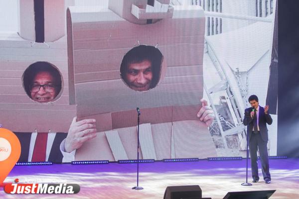 «В 90-е убивали людей». Как в Екатеринбурге награждали бизнесменов под стеб Урганта и песню Монеточки  - Фото 13