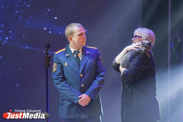 «В 90-е убивали людей». Как в Екатеринбурге награждали бизнесменов под стеб Урганта и песню Монеточки  - Фото 14