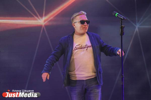 «В 90-е убивали людей». Как в Екатеринбурге награждали бизнесменов под стеб Урганта и песню Монеточки  - Фото 18