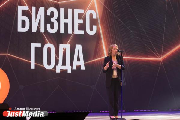 «В 90-е убивали людей». Как в Екатеринбурге награждали бизнесменов под стеб Урганта и песню Монеточки  - Фото 24