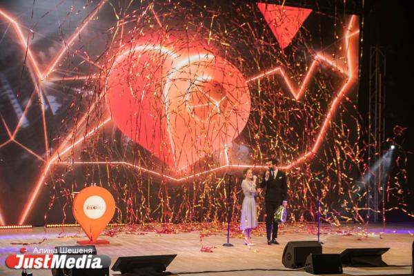 «В 90-е убивали людей». Как в Екатеринбурге награждали бизнесменов под стеб Урганта и песню Монеточки  - Фото 27