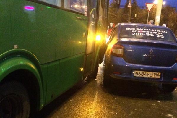 Ледяной дождь спровоцировал в Екатеринбурге день жестянщика. ФОТО - Фото 10