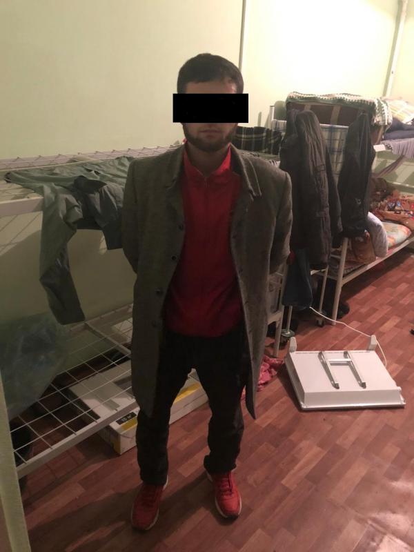 На станции «Шарташ» двое, угрожая пистолетом, избили прохожего и отобрали у него сотовый - Фото 3