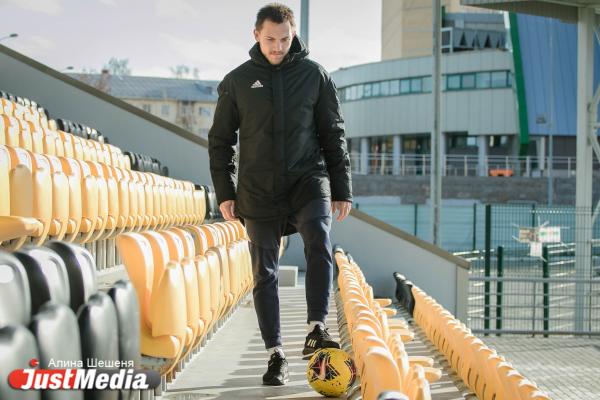 Защитник «Урала» Михаил Меркулов: «Сегодня чудесная погода: солнышко светит, очень мало ветра». В Екатеринбурге +6 - Фото 6