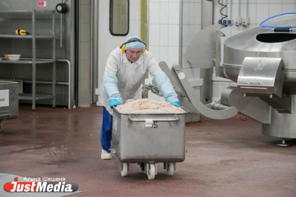 Тонны мяса, пельменей и булок. Гуляем по предприятиям-брендам вместе с JustMedia.ru - Фото 3