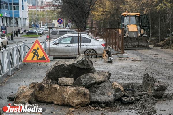 В мэрии Екатеринбурга рассказали, куда уберут гранитный памятник, стоявший в дендропарке - Фото 4