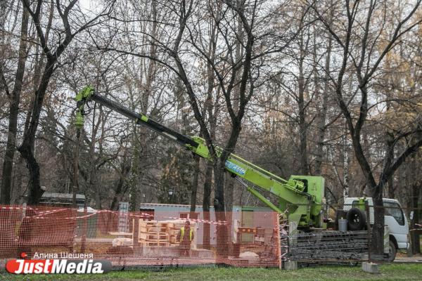 В мэрии Екатеринбурга рассказали, куда уберут гранитный памятник, стоявший в дендропарке - Фото 5