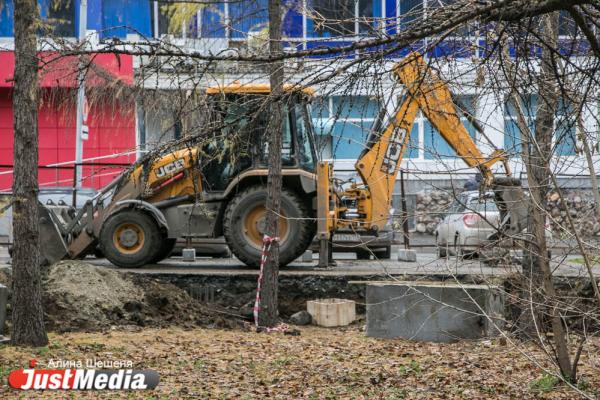 В мэрии Екатеринбурга рассказали, куда уберут гранитный памятник, стоявший в дендропарке - Фото 6